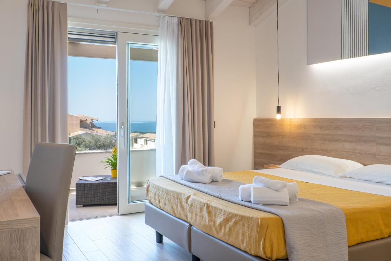 Horizon Hotel Badesi Zewnętrze zdjęcie