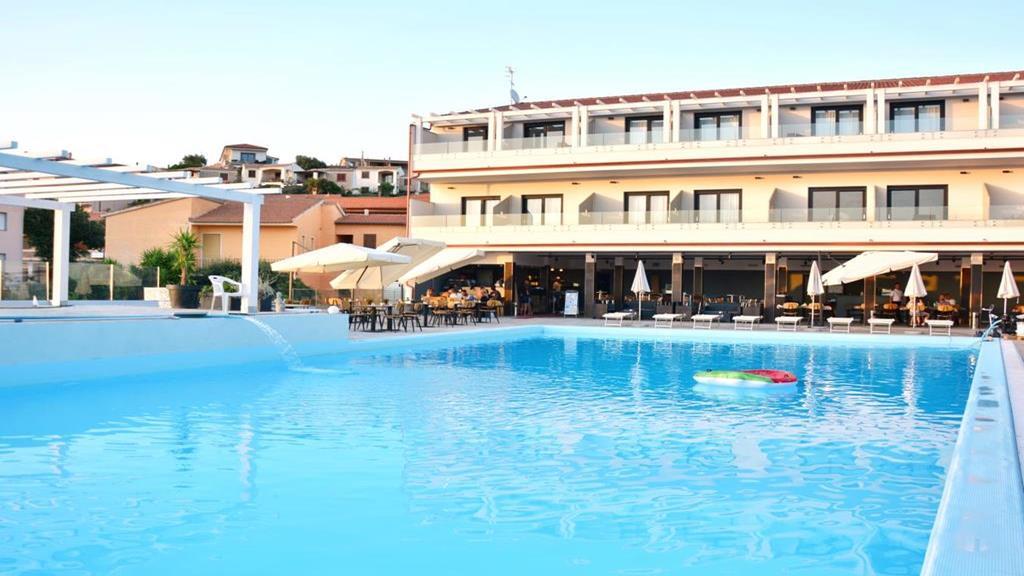 Horizon Hotel Badesi Zewnętrze zdjęcie